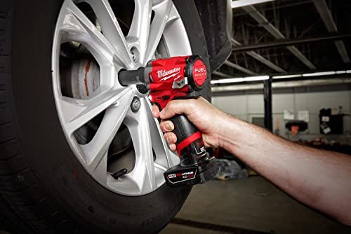 Milwaukee M12 FUEL 2555-22 12-Volt Lithium-Ion Brushless Cordless Stubby 1/2 in Impact Wrench Kit