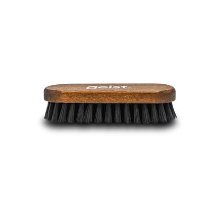Geist. Leather & Upholstery Cleaning Brush Medium | To clean car seats, leather sofas, and alcantara | For car interiors, furniture, boots, shoes, bags and more - size: Medium