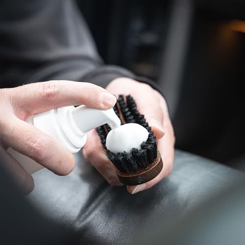 Geist. Leather & Upholstery Cleaning Brush Medium | To clean car seats, leather sofas, and alcantara | For car interiors, furniture, boots, shoes, bags and more - size: Medium