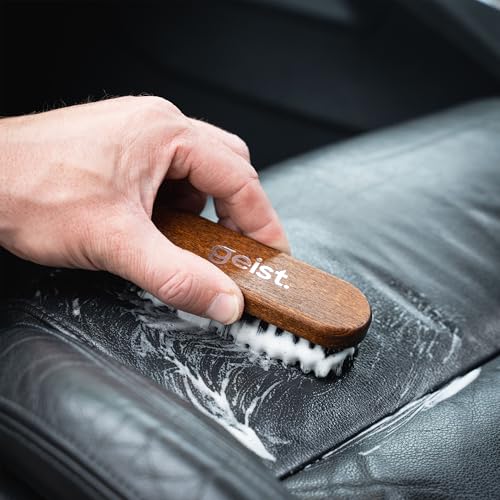 Geist. Leather & Upholstery Cleaning Brush Medium | To clean car seats, leather sofas, and alcantara | For car interiors, furniture, boots, shoes, bags and more - size: Medium