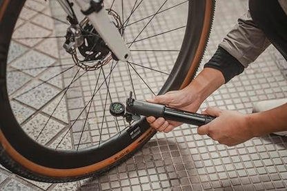 Topeak Shuttle Gauge Digital 2.0 – Precision Digital Tire Pressure Gauge for Presta & Schrader Valves, 160 psi / 11 bar, LED Display, Air Release Button, Compact CNC Construction (TSUTG-05) | bike-pumps