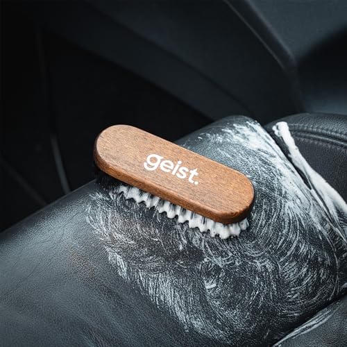 Geist. Leather & Upholstery Cleaning Brush Medium | To clean car seats, leather sofas, and alcantara | For car interiors, furniture, boots, shoes, bags and more - size: Medium