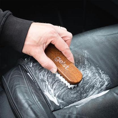Geist. Leather & Upholstery Cleaning Brush Medium | To clean car seats, leather sofas, and alcantara | For car interiors, furniture, boots, shoes, bags and more - size: Medium