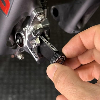 SUMART UBB-40 Universal Bleed Block for Hydraulic Disc Brake Maintenance, Piston Alignment Tool, Protects Ceramic Pistons, Fits Most Bike Brakes - color: Blue