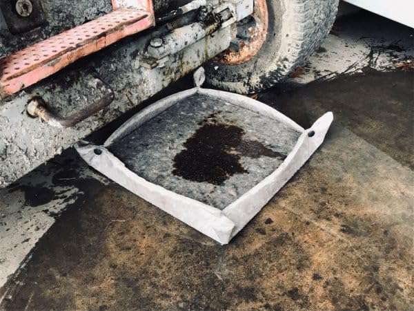 Spilltration® Husky Polyback Oil Filter Pan – 17" x 17" x 2" Leak Containment Tray with Pads – Outdoor Drip Control with Drainage Weep Holes – UV-Resistant & Recycled Materials